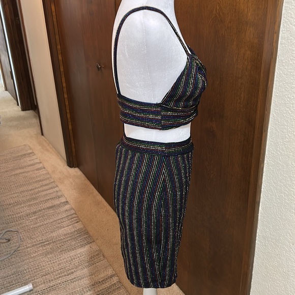 A3 DESIGN TWO PEICE METALLIC NYLON STRIPPED SKIRT AND CROP TOP SET SZ M - Picture 4 of 15